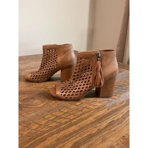 MADISON Women's Tan Perforated Ankle Booties Tassel Side Zip Chunky Heel 6M
